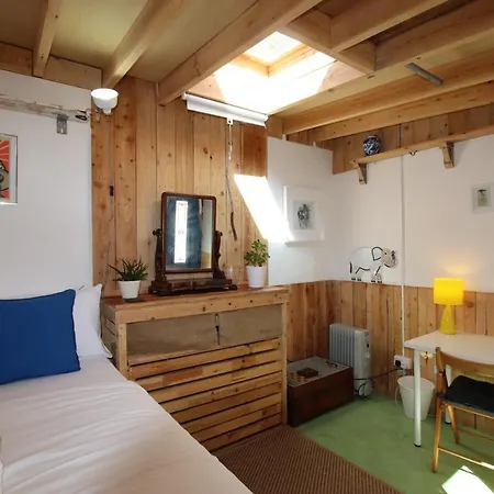 4 Bed With Cabin & Sauna In Buzzing Easton Semesterbostad Bristol