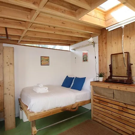 4 Bed With Cabin & Sauna In Buzzing Easton Semesterbostad Bristol