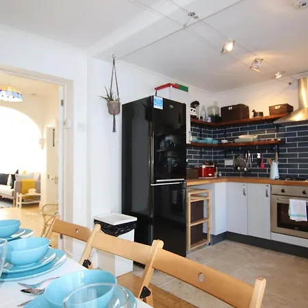 Holiday home 4 Bed With Cabin & Sauna In Buzzing Easton